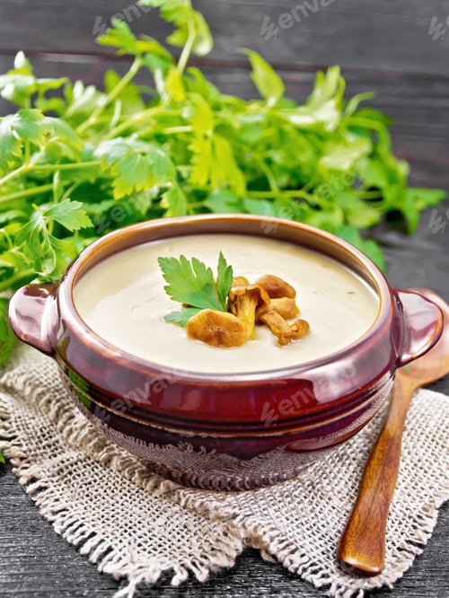 Preview: Creamy Mushroom Soup Topped with Fresh Greens
