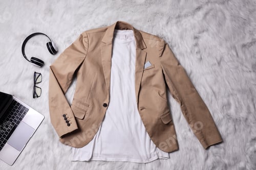 Preview: Placeit - Man Tees Mockup with blazer