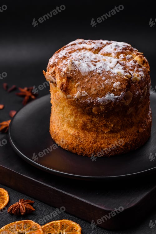 Preview: Delicious fresh christmas pie with fruit and raisin panettone