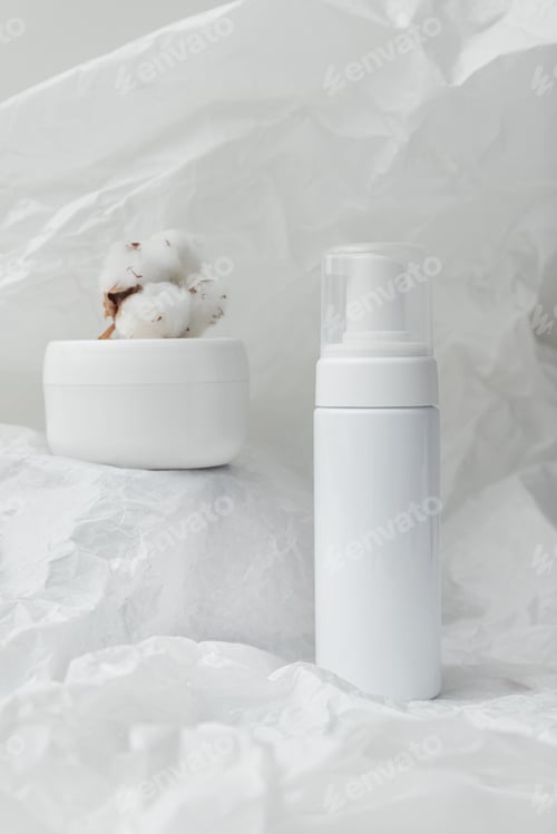 Preview: Empty white cosmetic bottle with dispenser, sample