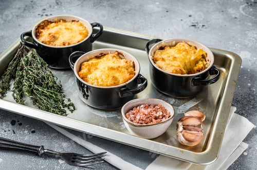 Preview: Irish Shepherd's pie with mince meat, mashed potato and cheddar cheese crust.
