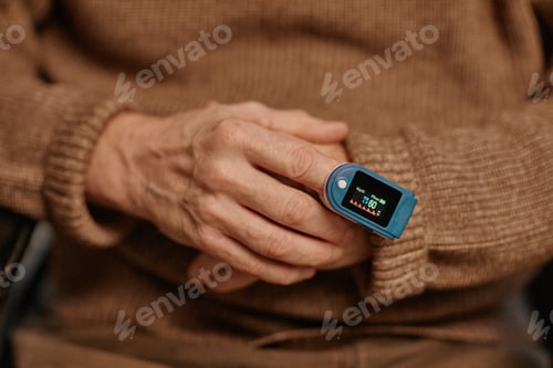 Preview: Senior Caucasian Man Monitoring Oxygen Saturation with Pulse Oximeter Device