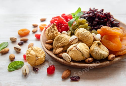Preview: Bowl with various dried fruits and nuts