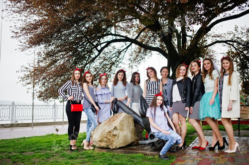Preview: Hen party girls