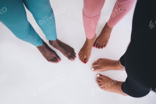 Preview: Female friends with pedicure have photo session as barefoot models in studio