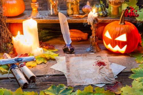 Preview: Table witches ready to write the scroll