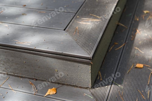 Preview: Step with outer corner on the terrace from the deck.