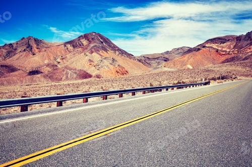 Preview: Picture of an empty desert road.