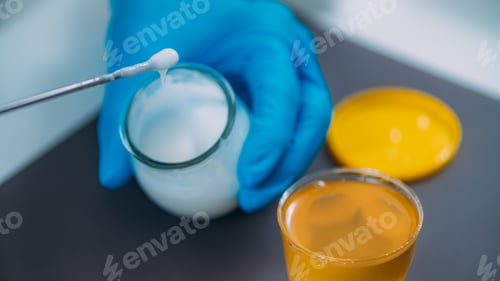 Preview: Pharmacist Using Honey for Beauty Cream