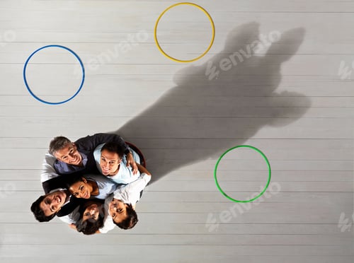Preview: Business men and women in circles