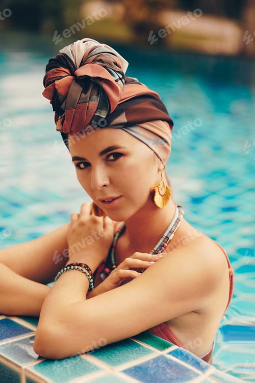 Preview: Woman in bohemian outfit, turban, ethnic earrings,