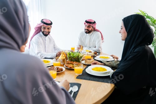 Preview: Happy arab family wearing saudi arabia clothing at home