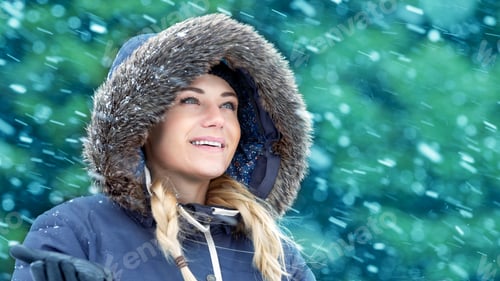 Preview: Happy woman in winter park
