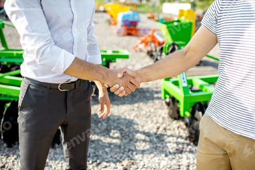 Preview: Handshake at the agricultural shop