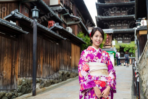 Preview: Japanese Woman dress up with kimono in yasaka pagoda