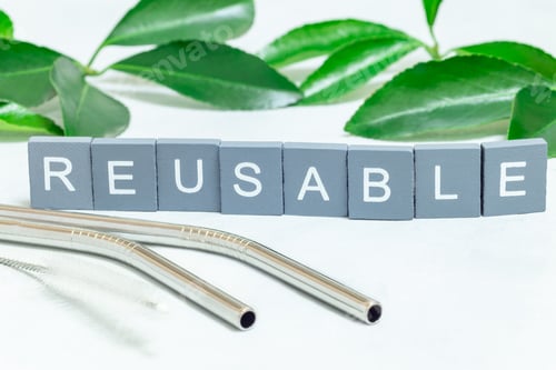 Preview: Reusable stainless steel straws and cleaning brush, wooden letters with word reusable, horizontal