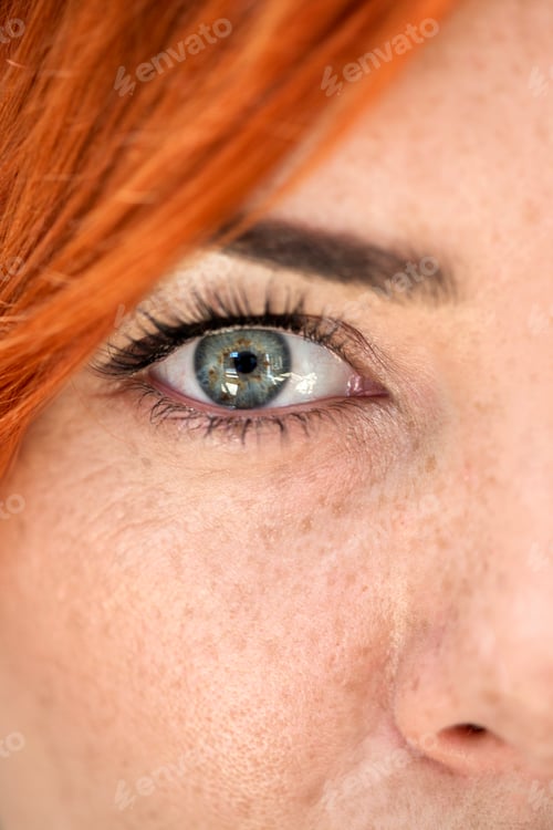 Preview: Woman eye