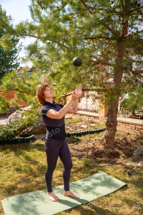 Preview: Woman doing a exercise outdoor