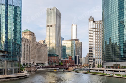 Preview: Scenic view of downtown Chicago during sunset