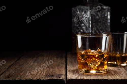 Preview: Two glass of whiskey with ice
