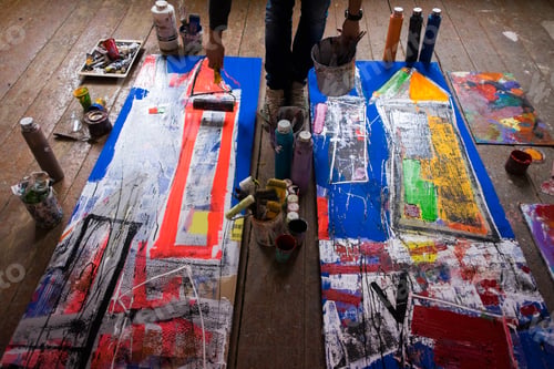 Preview: Artist painting on canvas