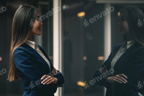 Preview: The young asian businesswoman standing indoor.