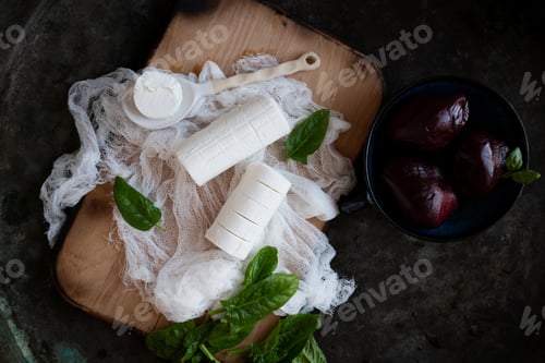 Preview: Ingredients for beetroot salad: beetroot, goat cheese, spinach