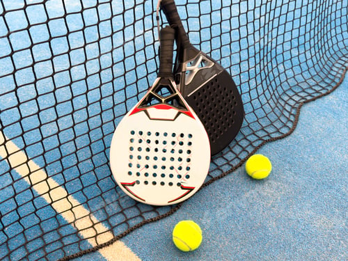 Preview: paddle rackets on the playing court