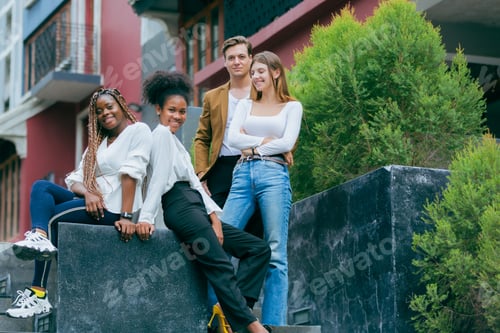 Vista previa: Portrait of creative marketing team of young diverse professionals standing together outdoors