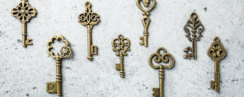Preview: Overhead shoot of many different old keys