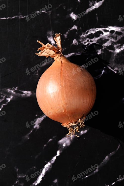 Preview: single brown clean onion on black marble background