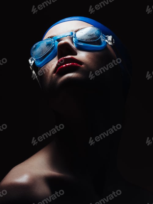 Preview: Female silhouette on a dark background goggles for swimming diving cap