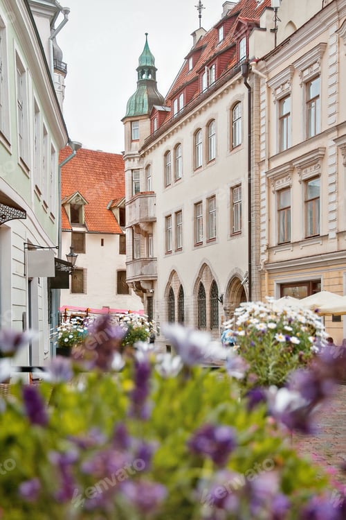 Preview: Street of the old town of Tallinn in Estonia