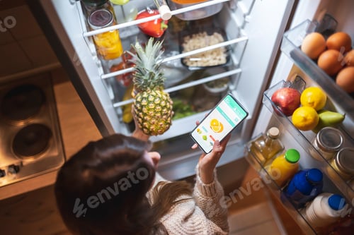 Preview: Woman ordering food online using a smart phone app