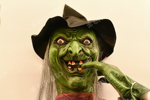 Preview: Head of a green monster with bulging eyes Halloween