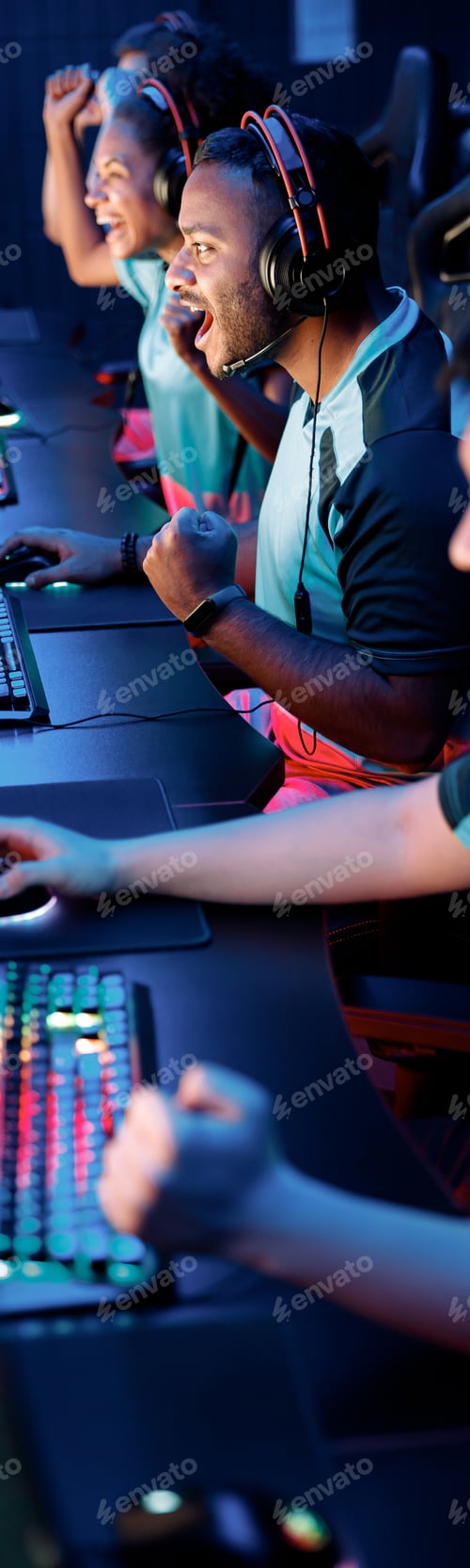 Preview: Team of professional gamers playing on pc in gaming club