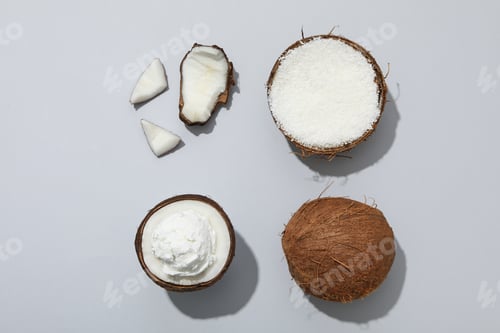 Preview: Summer dessert - ice cream, ice cream with coconut