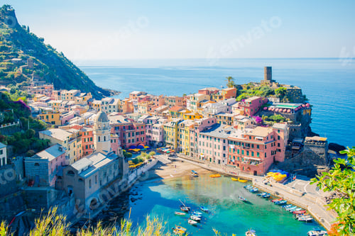 Preview: Stunning view of the beautiful and cozy village of Vernazza in the Cinque Terre Reserve