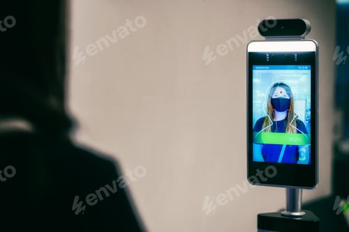 Preview: Closeup thermal scan machine checking and scanning temperature of Asian traveler woman