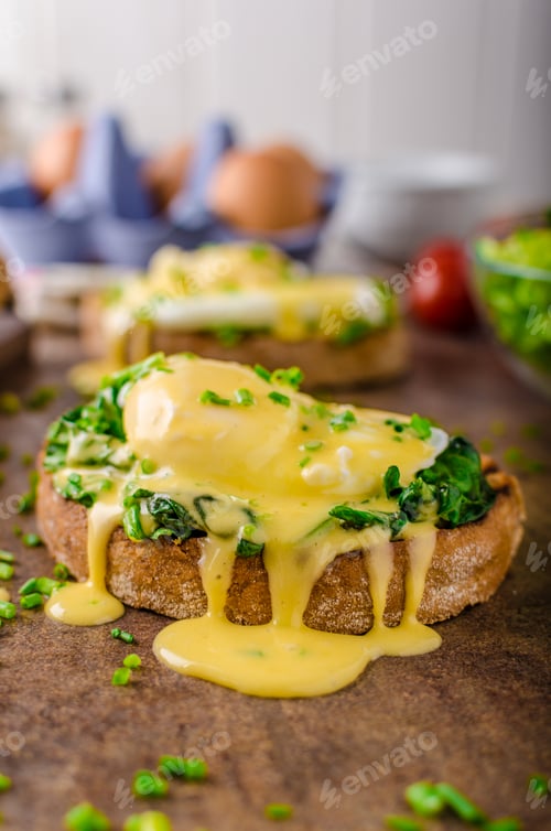 Preview: Egg benedict with spinach