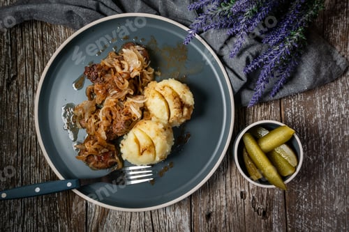 Preview: Fried liver with onion.