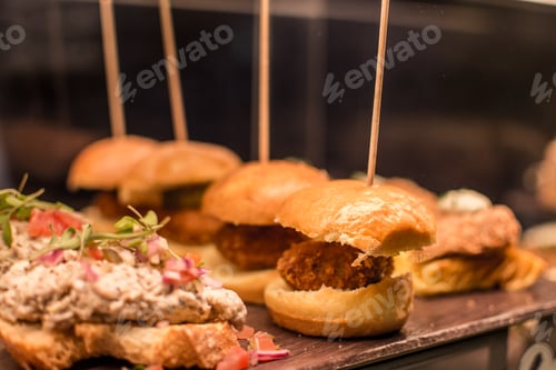 Preview: Delicious Mini Burgers and Appetizers on Display
