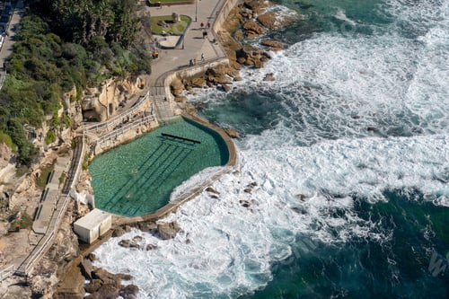 Preview: Bronte beach swimming pool/ ocean pool. view from helicopter.