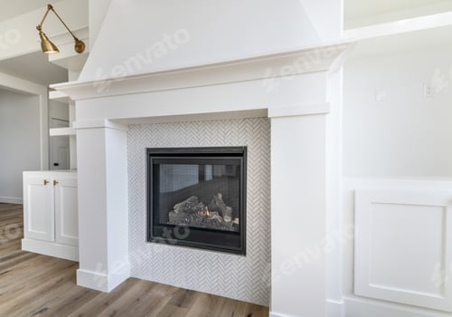 Preview: Fireplace with a white mantle in a modern room