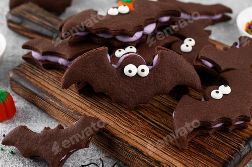 Preview: Halloween sandwich cookies in the shape of a bat with eyes and butter cream. Funny food idea.