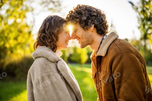 Preview: Couple in park