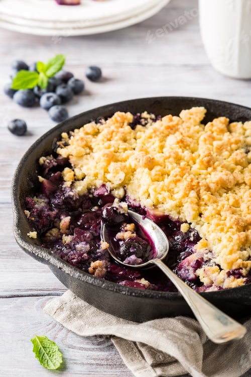 Preview: Coconut crumble in cast iron pan