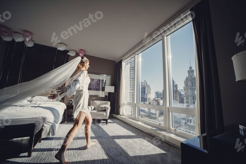 Preview: Elegant morning bride