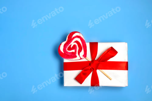 Preview: valentines day gift box. White present box with red bow and heart decoration. Kraft Gift box