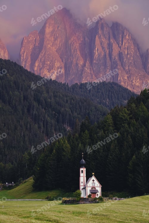 Preview: Little chapel in front of mountain range